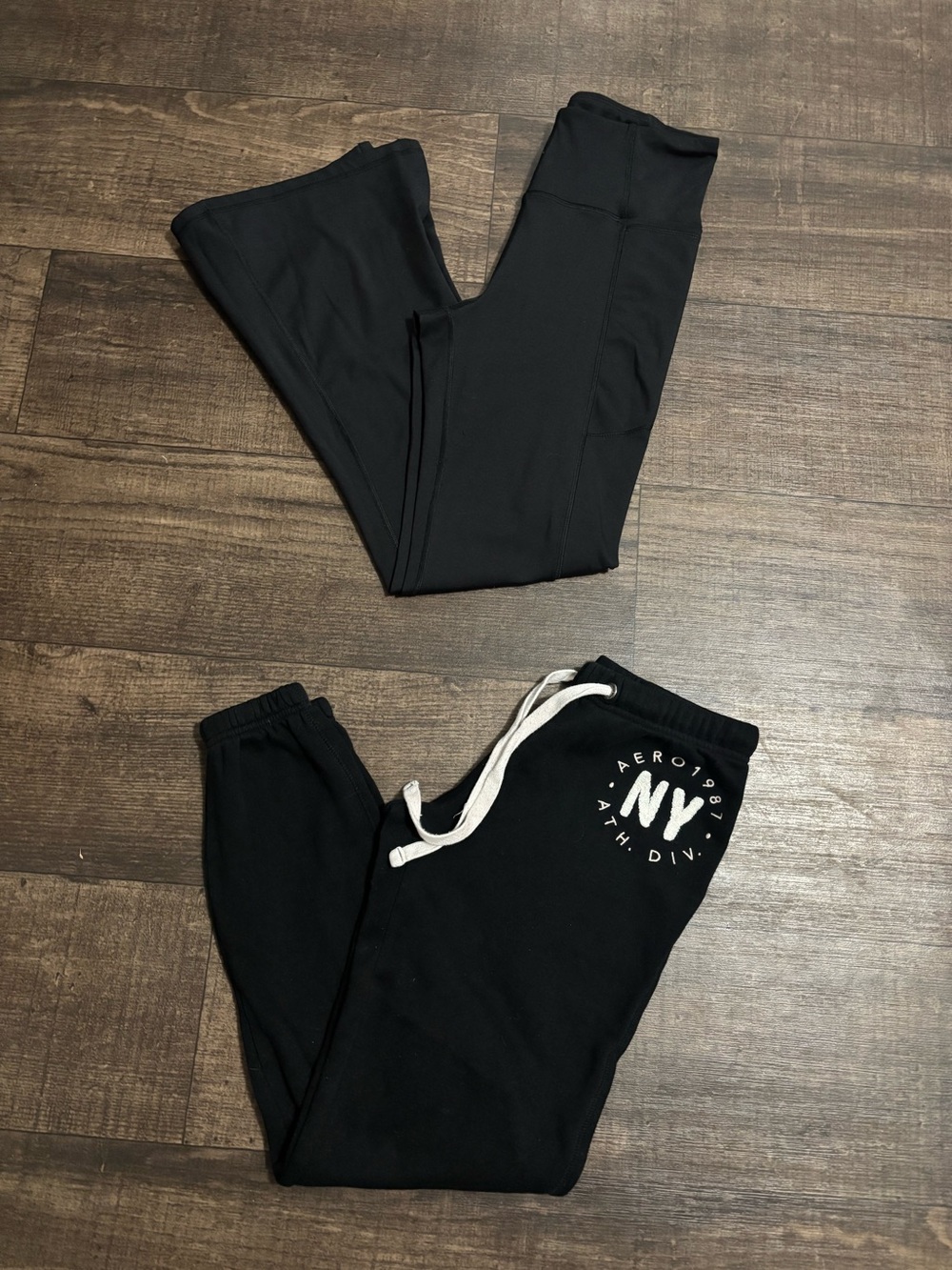 Woman’s Size S Lot Of 2 Pants. Aeropostale- AVIA